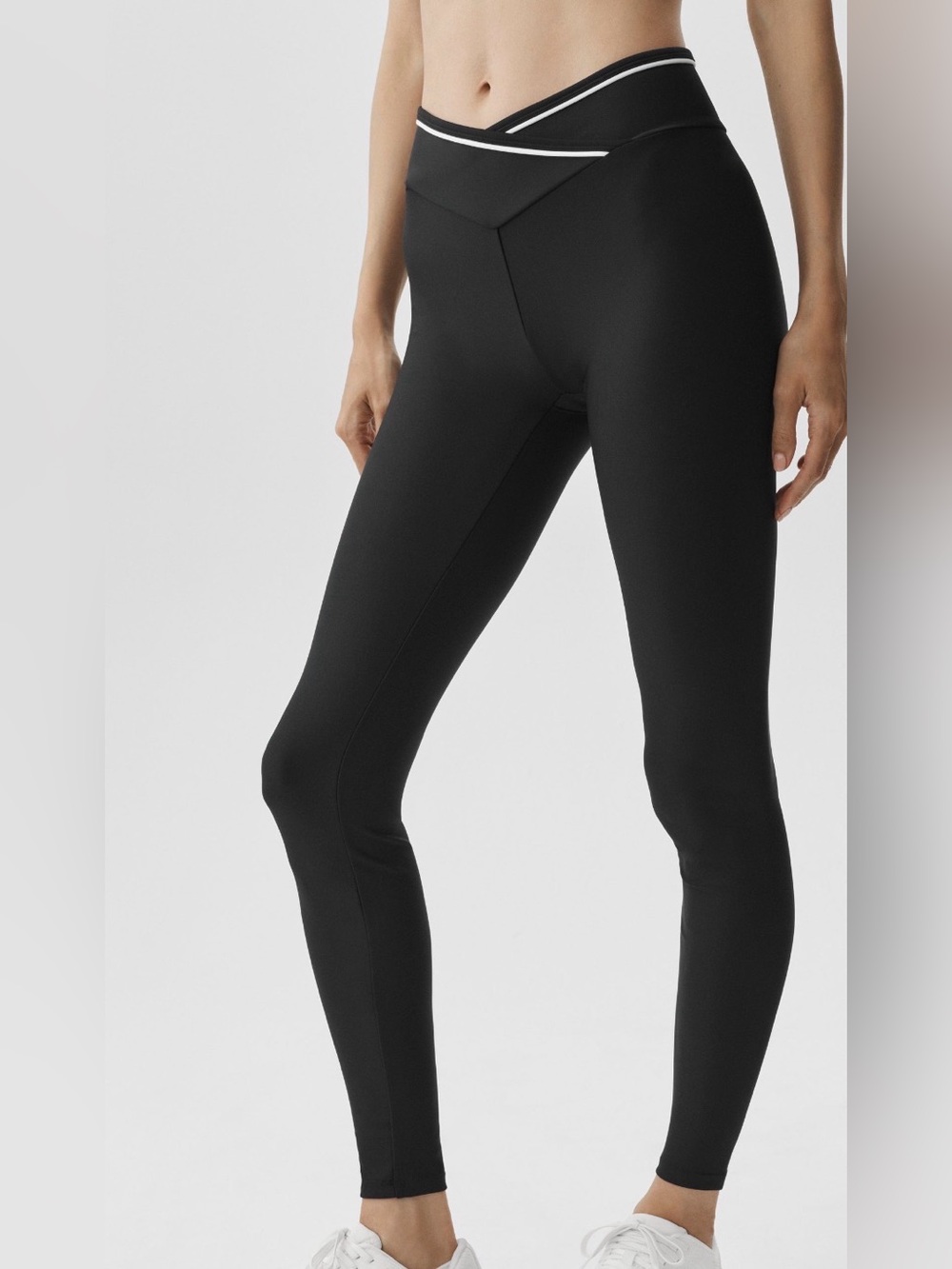 WORN ONCE LIKE NEW!! ALO TRIFECTA LEGGING